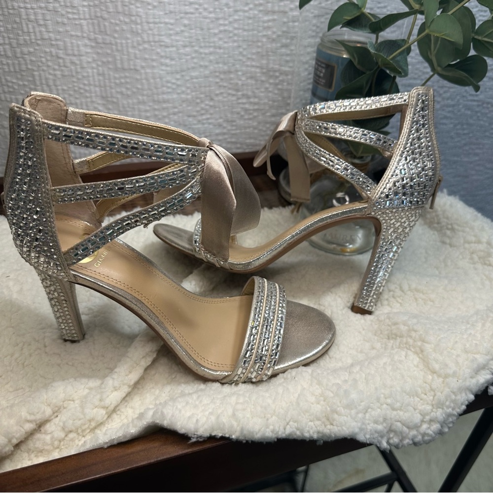 Gianni Bini Bow Rhinestone Light Gold Heels Size 7.5